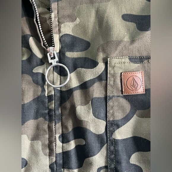 Women’s Volcom Camouflage Hooded Bomber Jacket with Satin Yellow Lining • Large - Picture 3 of 14